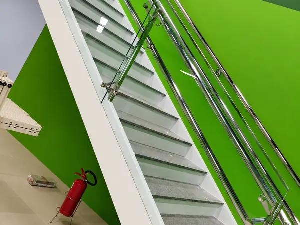 Guarda-corpo com inox instalado pela ARB Vidros na Cobasi